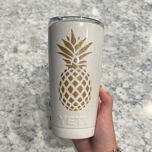 Yeti Gold Pineapple Accents on Cream